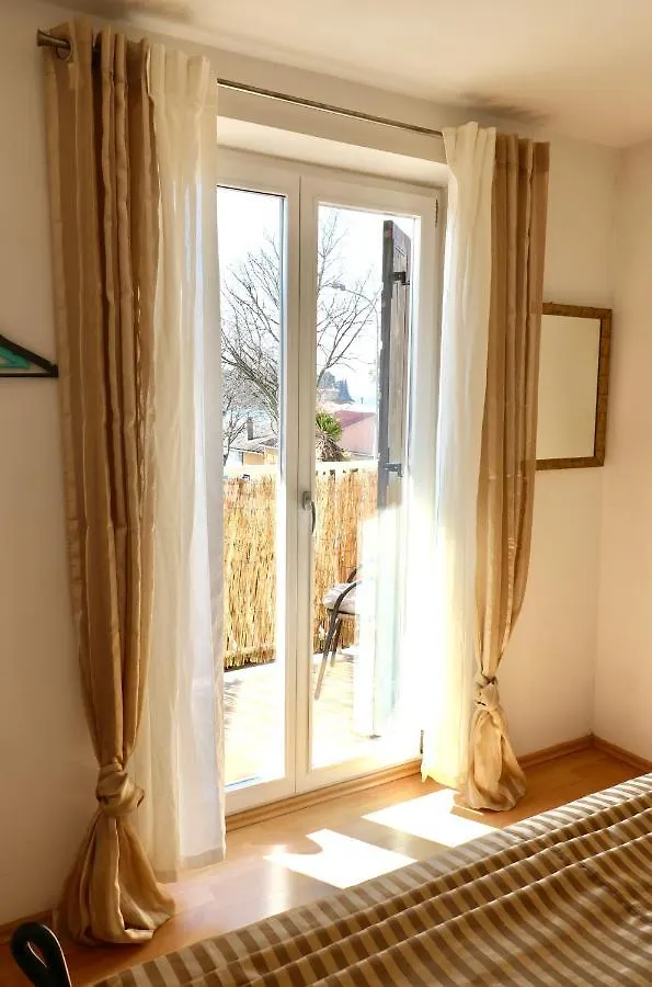 Apartment Maestral 로비니