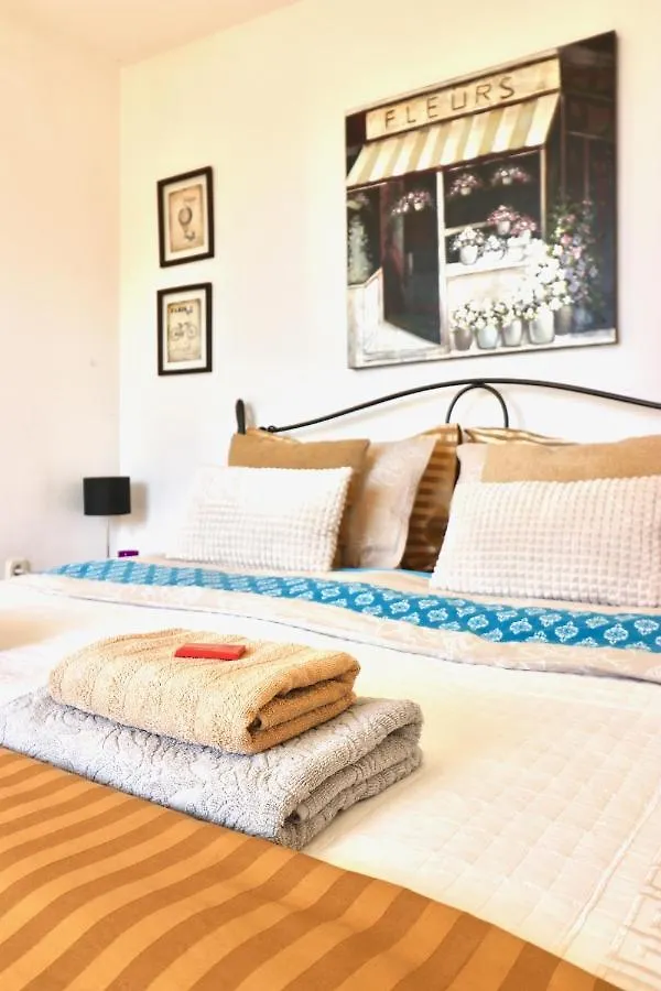 Apartment Maestral 로비니